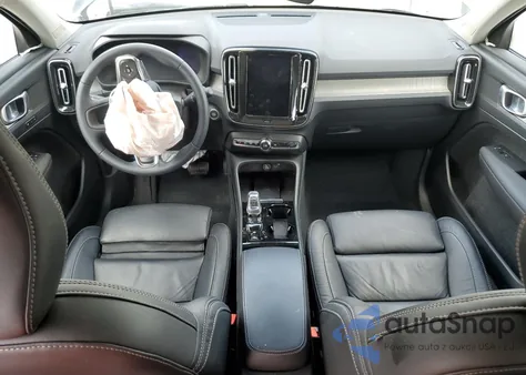 2023 Volvo Xc40 Plus z USA, uszkodzony, nr VIN YV4L12UW7P2066772